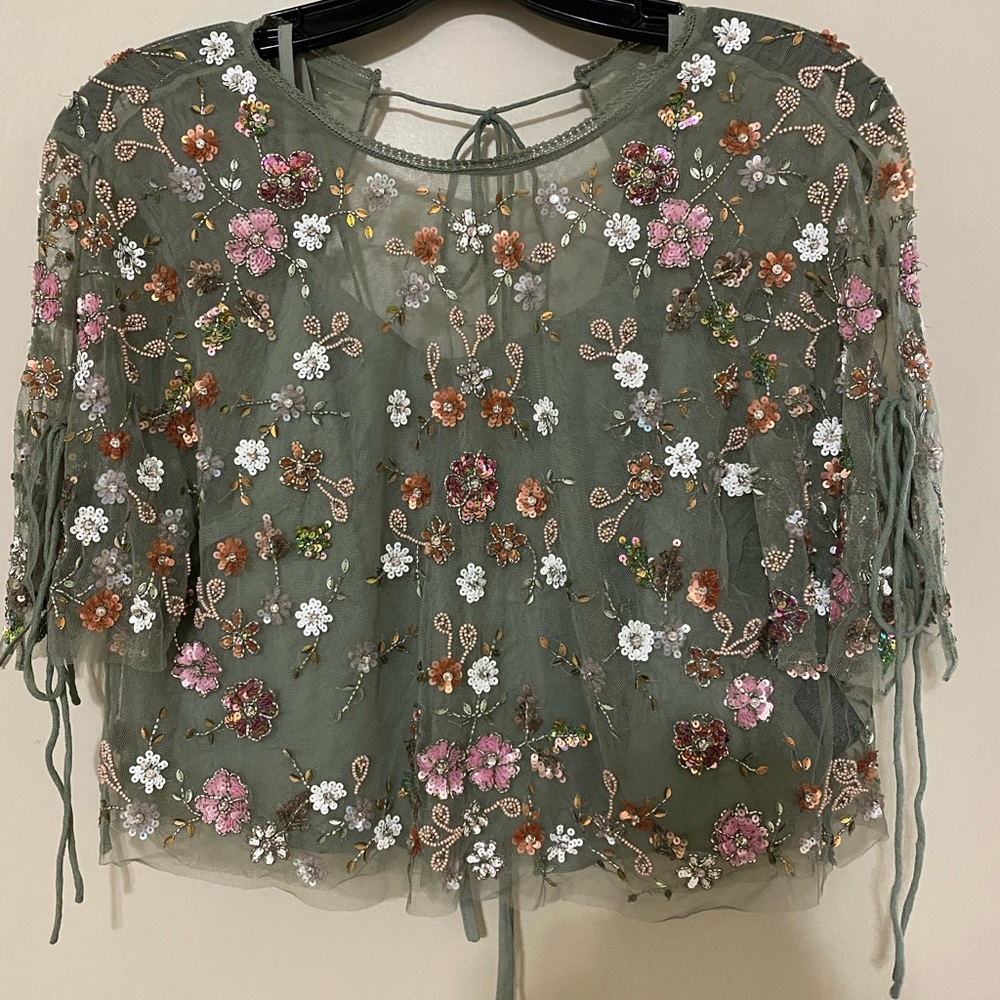 Needle & Thread Crop